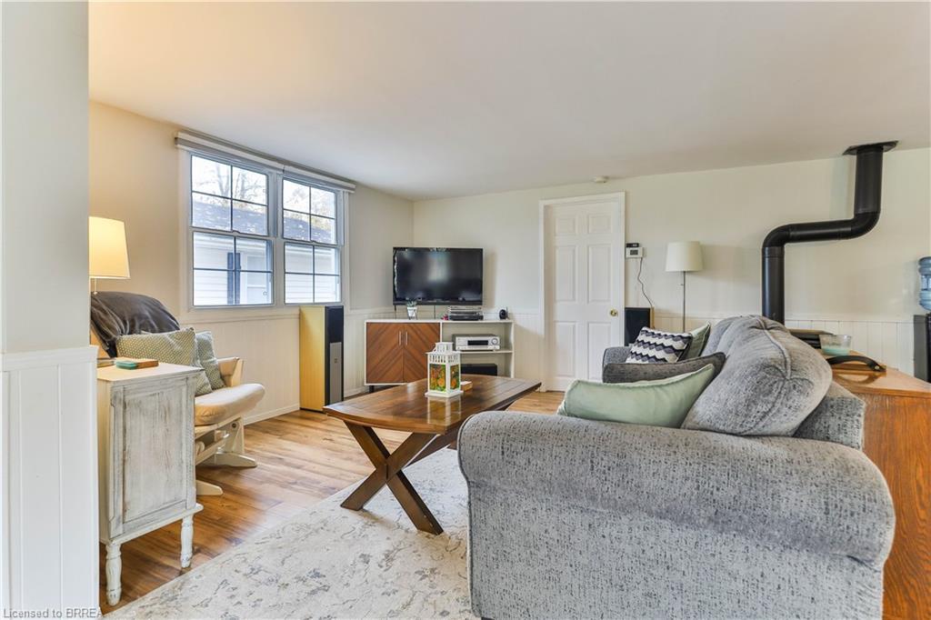 15 Barbara Drive, Nanticoke, ON - Indoor Photo Showing Living Room