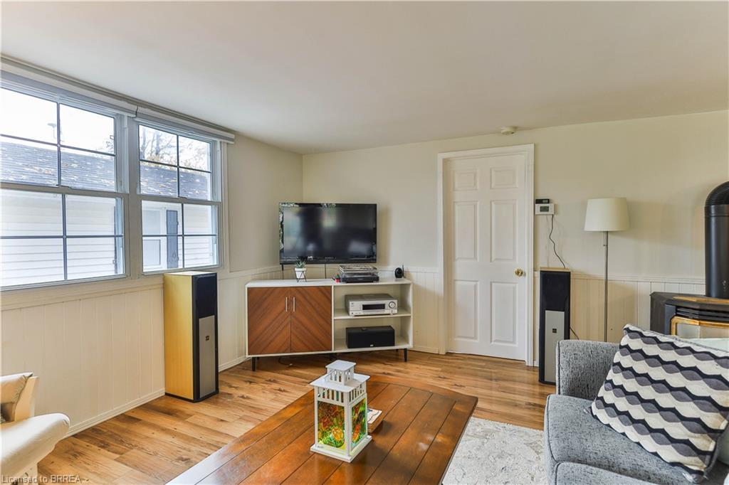 15 Barbara Drive, Nanticoke, ON - Indoor Photo Showing Living Room