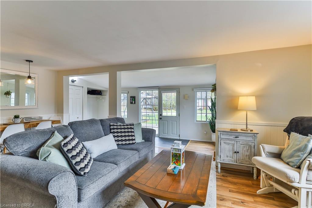 15 Barbara Drive, Nanticoke, ON - Indoor Photo Showing Living Room