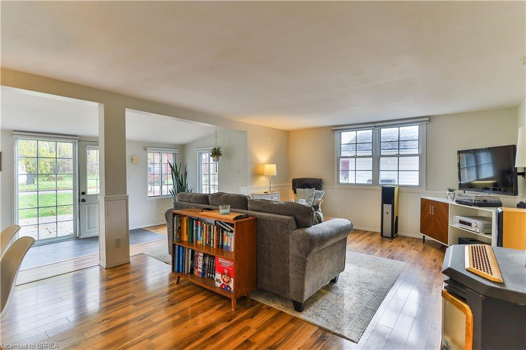 15 Barbara Drive, Nanticoke, ON - Indoor Photo Showing Living Room