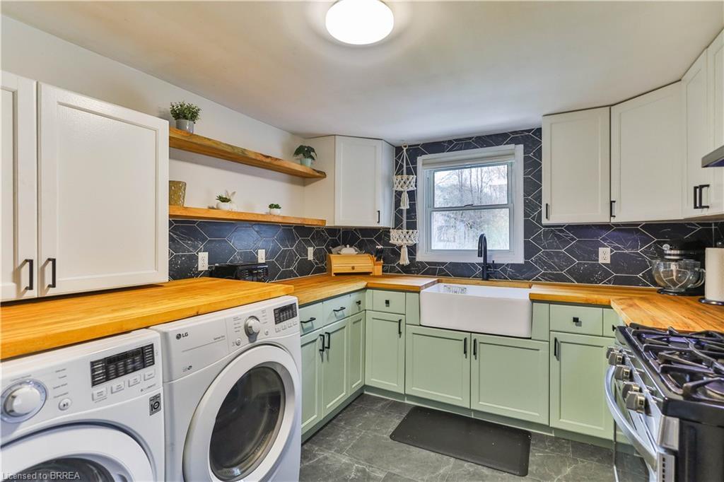 15 Barbara Drive, Nanticoke, ON - Indoor Photo Showing Laundry Room