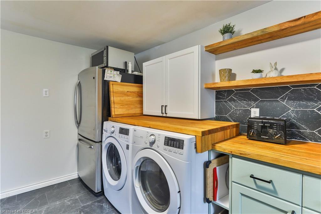 15 Barbara Drive, Nanticoke, ON - Indoor Photo Showing Laundry Room