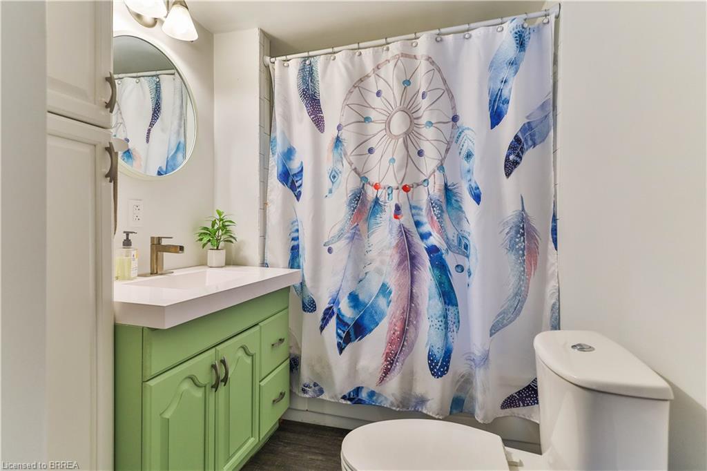 15 Barbara Drive, Nanticoke, ON - Indoor Photo Showing Bathroom