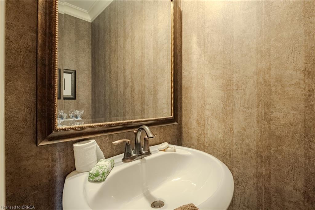 49-655 Park Road N, Brantford, ON - Indoor Photo Showing Bathroom