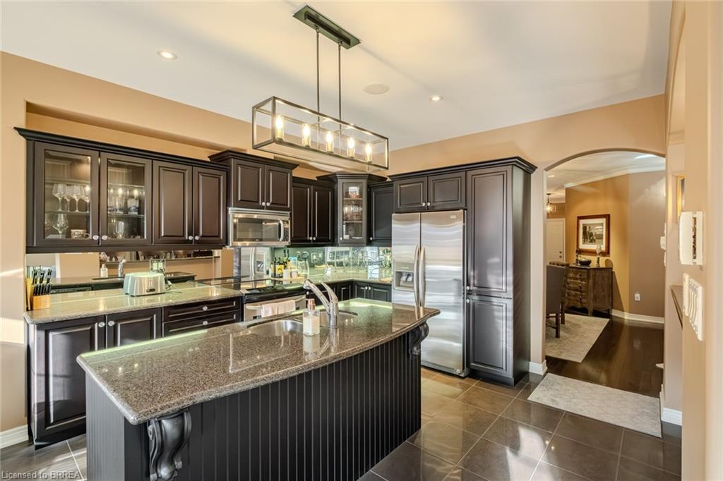 49-655 Park Road N, Brantford, ON - Indoor Photo Showing Kitchen With Double Sink