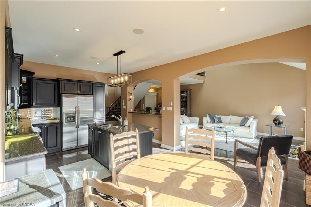 49-655 Park Road N, Brantford, ON - Indoor