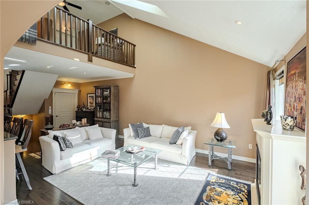 49-655 Park Road N, Brantford, ON - Indoor Photo Showing Living Room