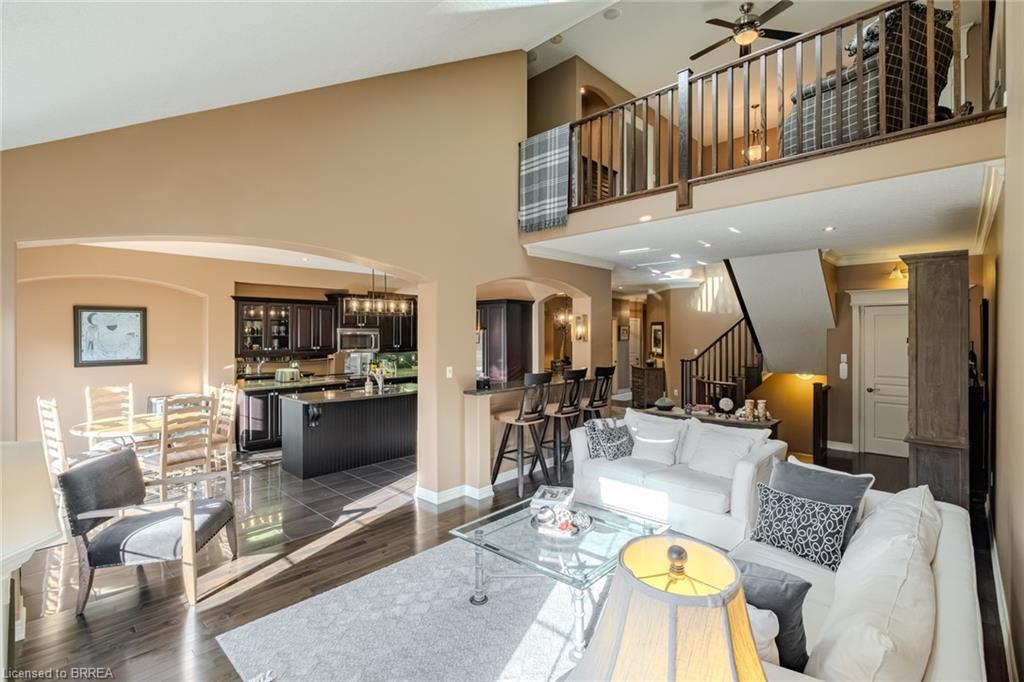 49-655 Park Road N, Brantford, ON - Indoor Photo Showing Living Room