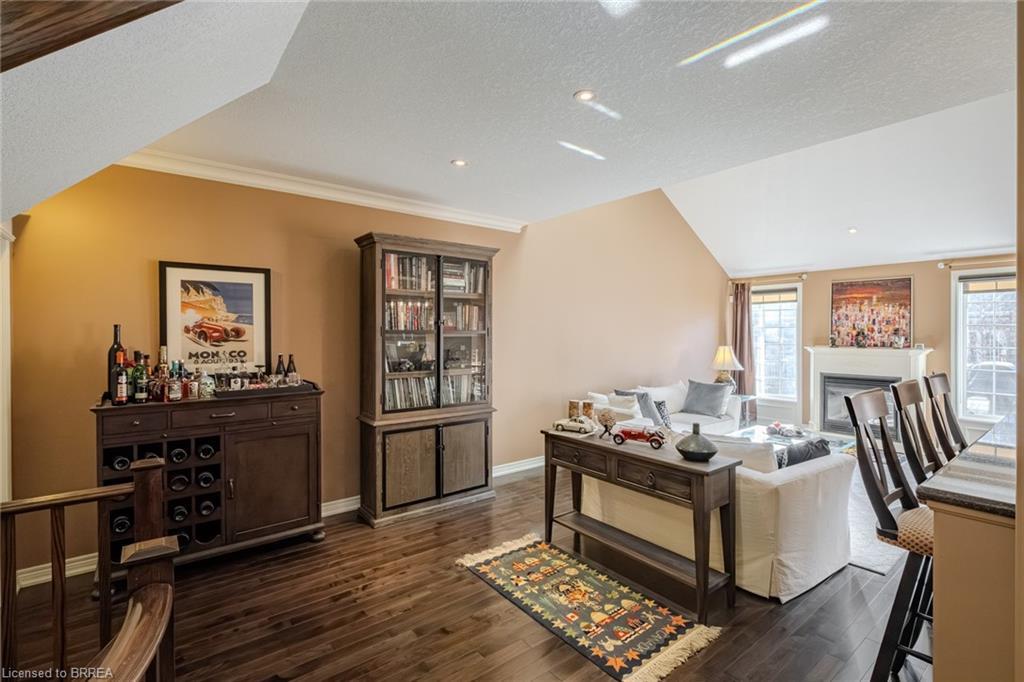 49-655 Park Road N, Brantford, ON - Indoor