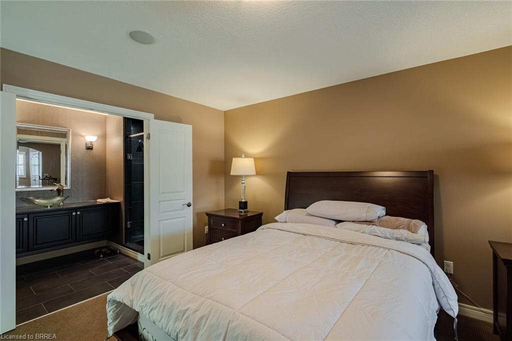 49-655 Park Road N, Brantford, ON - Indoor Photo Showing Bedroom