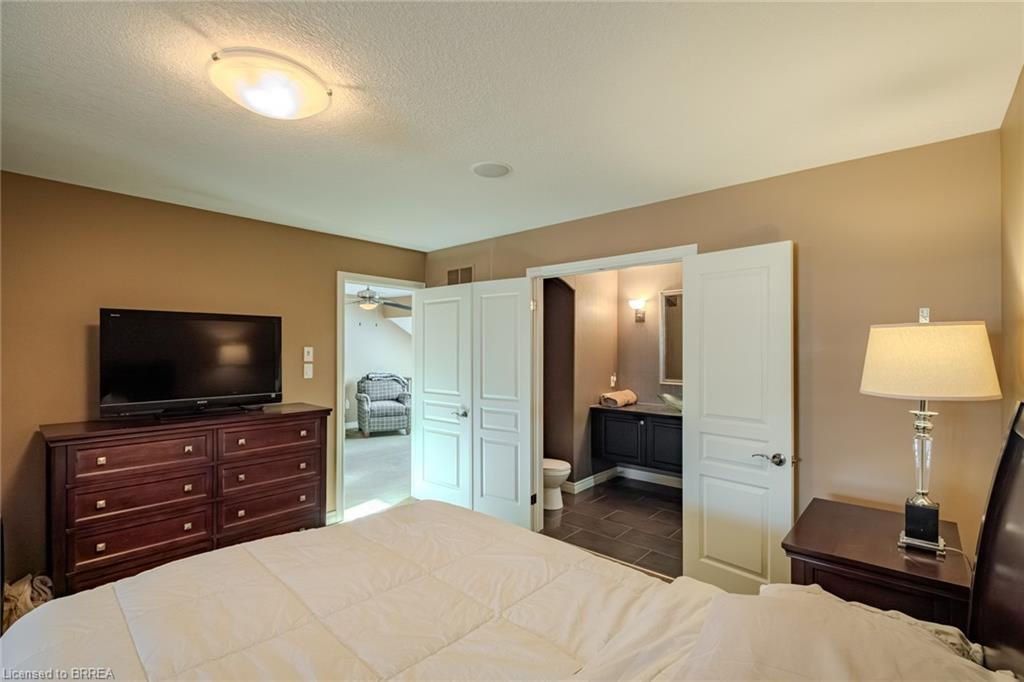 49-655 Park Road N, Brantford, ON - Indoor Photo Showing Bedroom