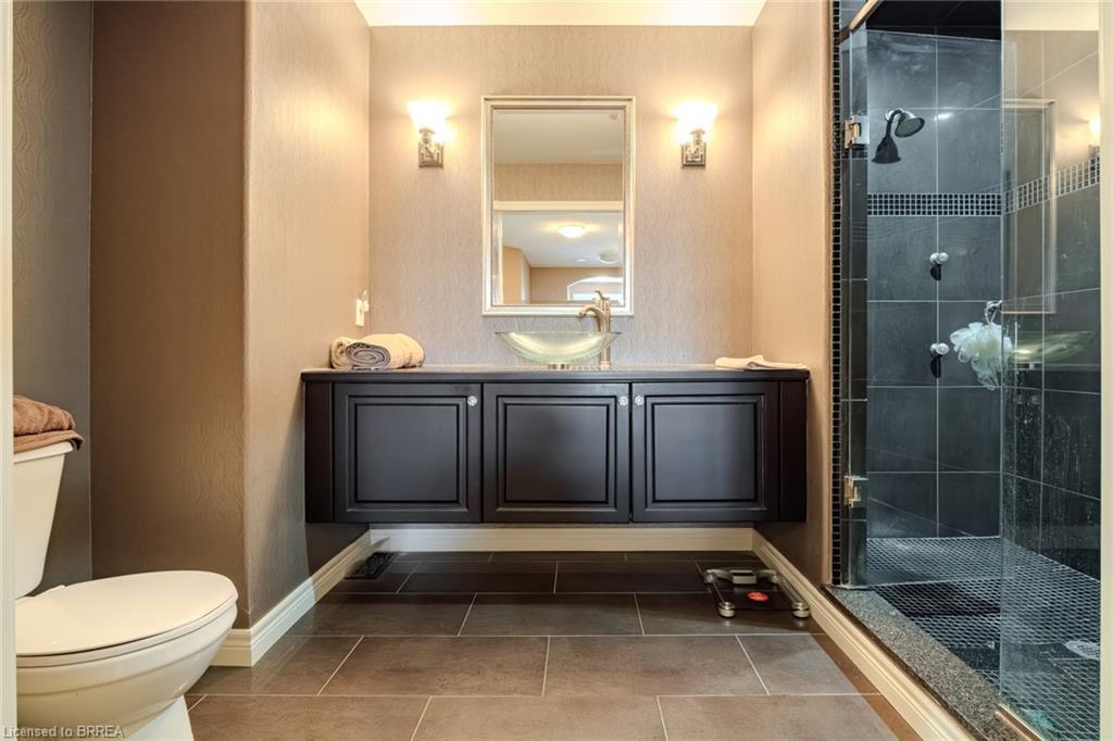 49-655 Park Road N, Brantford, ON - Indoor Photo Showing Bathroom