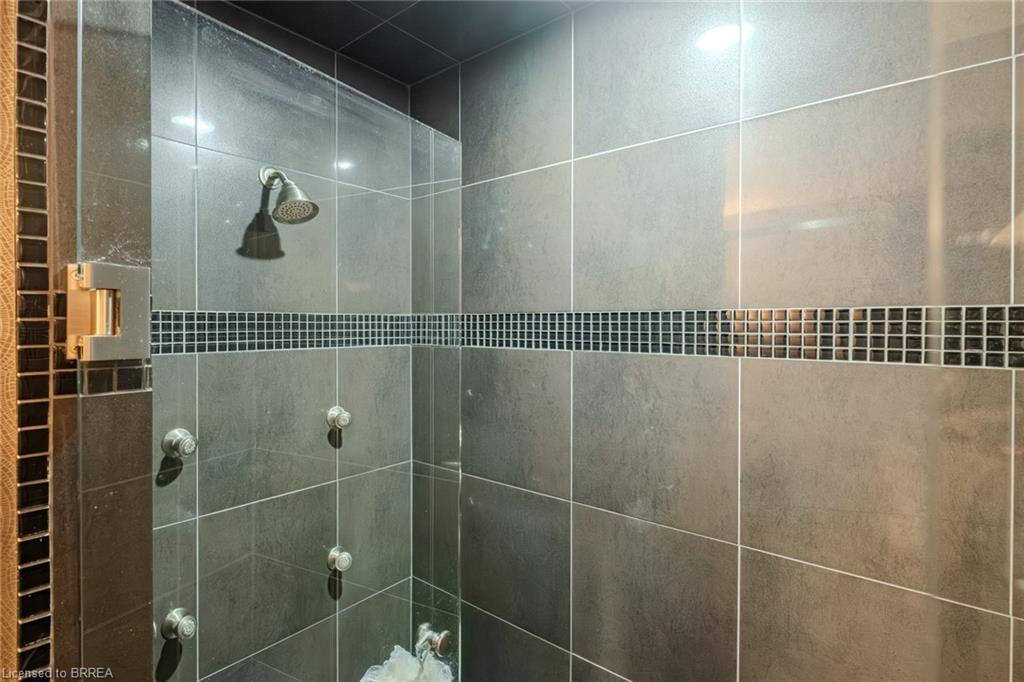 49-655 Park Road N, Brantford, ON - Indoor Photo Showing Bathroom