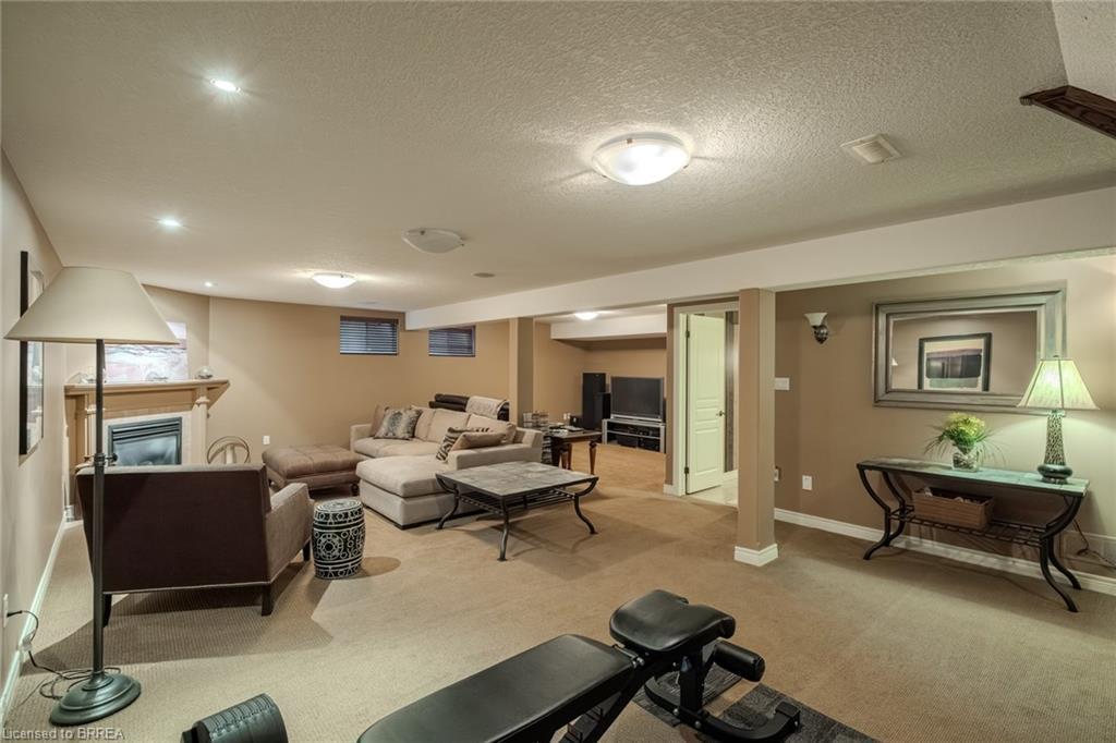 49-655 Park Road N, Brantford, ON - Indoor