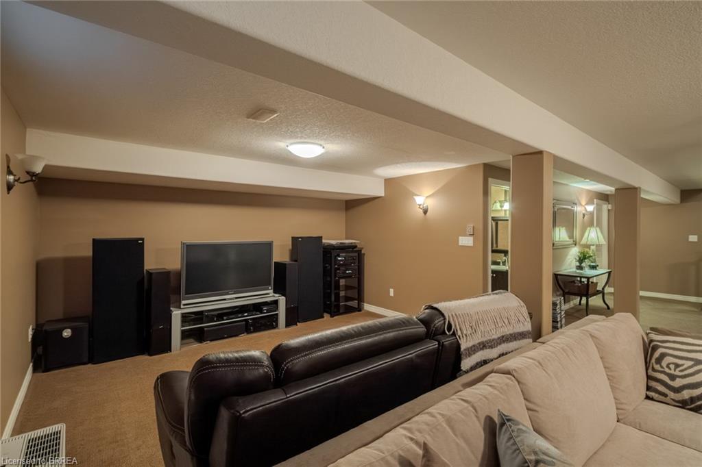 49-655 Park Road N, Brantford, ON - Indoor