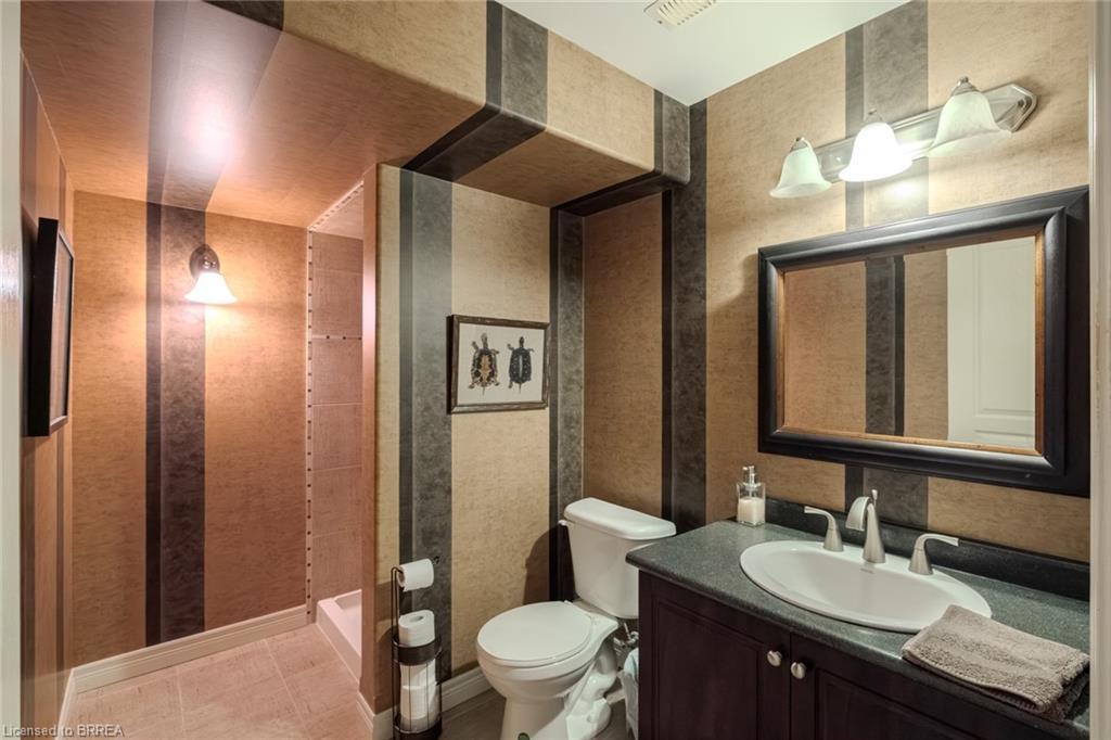 49-655 Park Road N, Brantford, ON - Indoor Photo Showing Bathroom