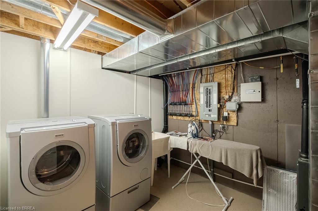 49-655 Park Road N, Brantford, ON - Indoor Photo Showing Laundry Room