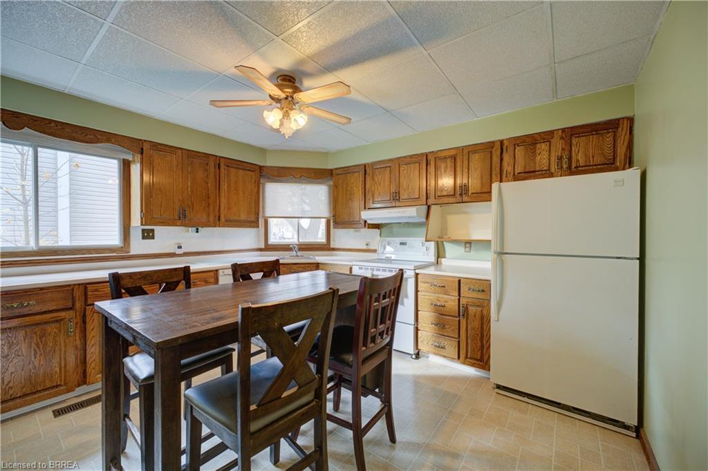 37 Frank Street, Brantford, ON - Indoor Photo Showing Kitchen