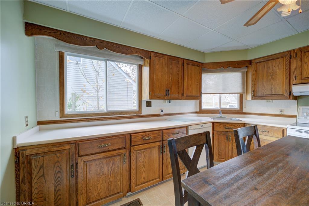 37 Frank Street, Brantford, ON - Indoor Photo Showing Kitchen