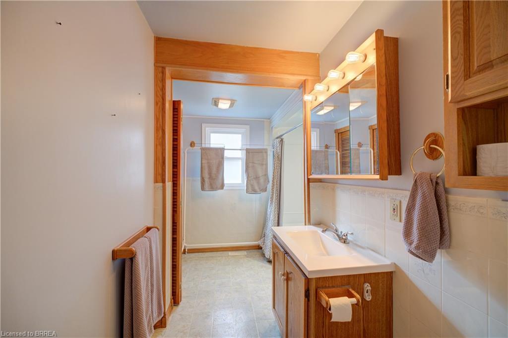 37 Frank Street, Brantford, ON - Indoor Photo Showing Other Room