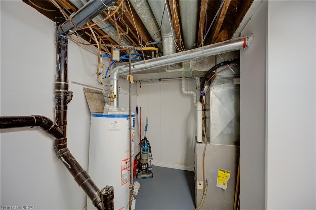 37 Frank Street, Brantford, ON - Indoor Photo Showing Basement