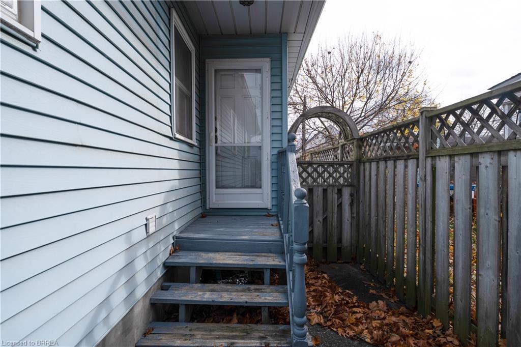 37 Frank Street, Brantford, ON - Outdoor