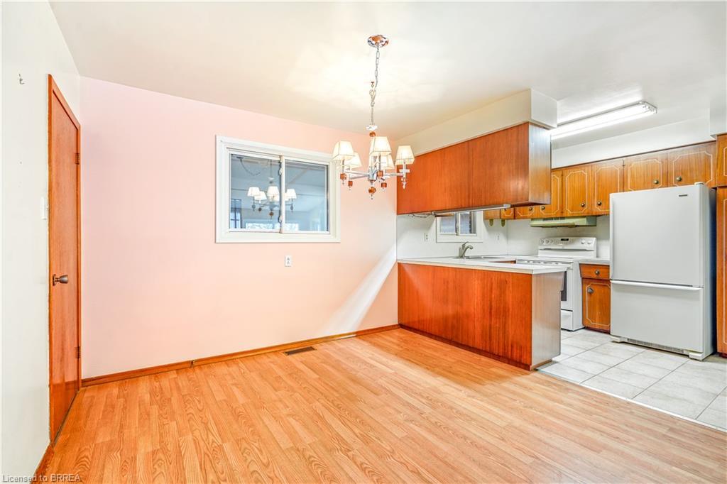 8 Stockdale Drive, Brantford, ON - Indoor Photo Showing Kitchen