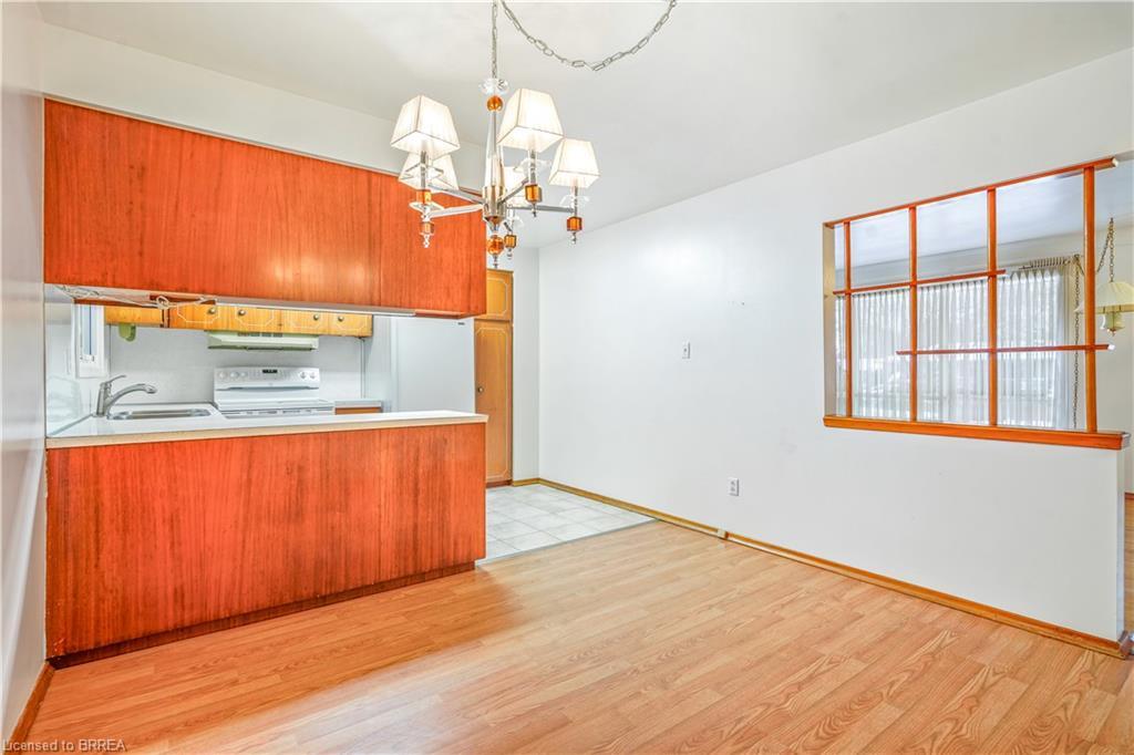 8 Stockdale Drive, Brantford, ON - Indoor Photo Showing Kitchen