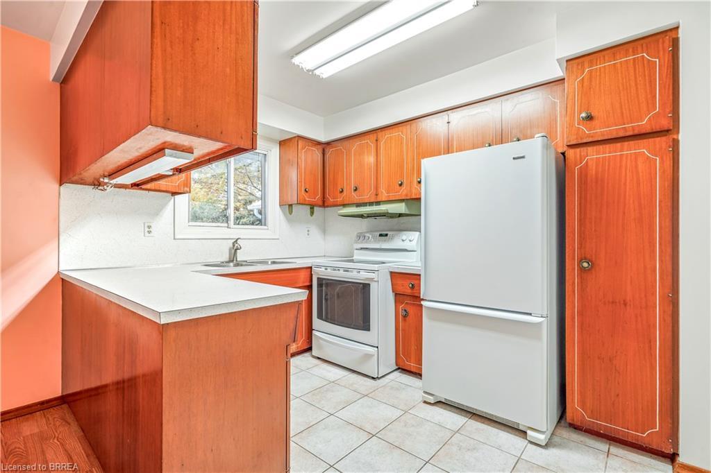 8 Stockdale Drive, Brantford, ON - Indoor Photo Showing Kitchen With Double Sink