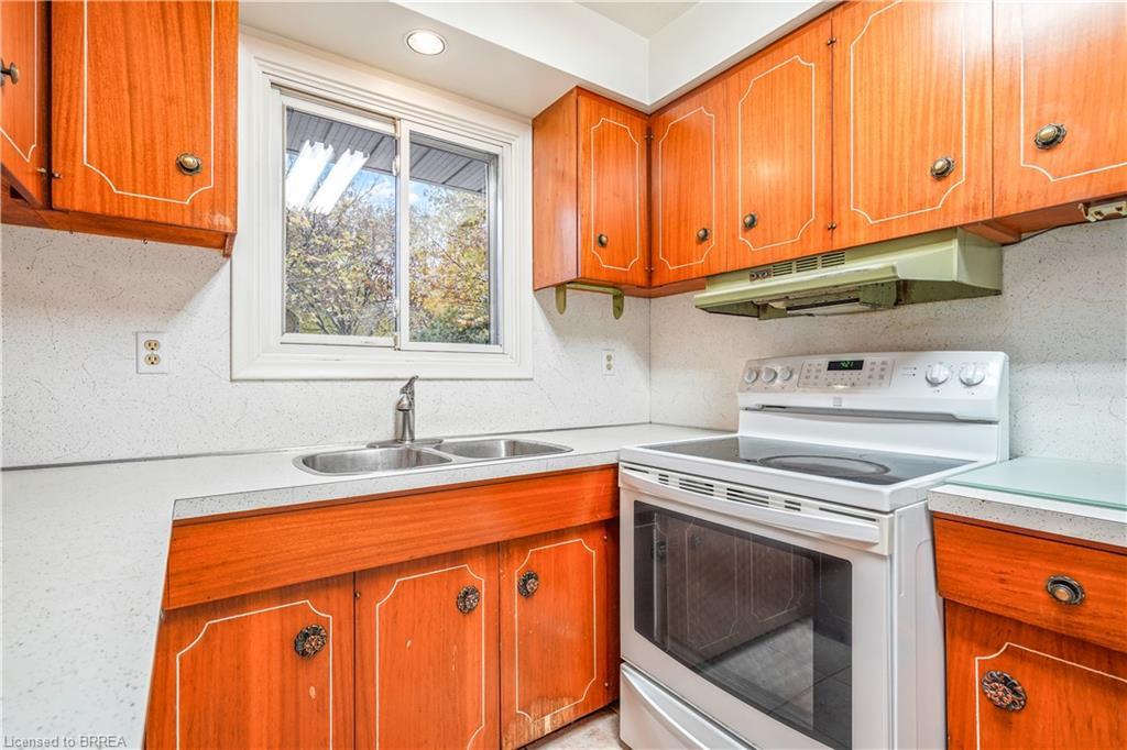 8 Stockdale Drive, Brantford, ON - Indoor Photo Showing Kitchen With Double Sink