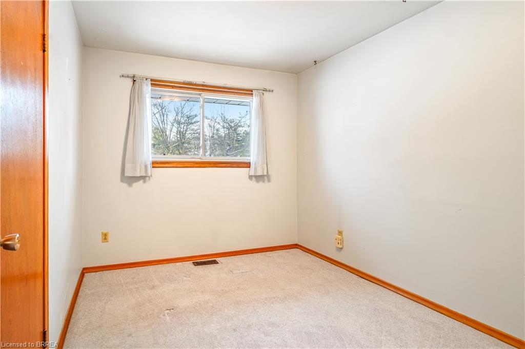 8 Stockdale Drive, Brantford, ON - Indoor Photo Showing Other Room