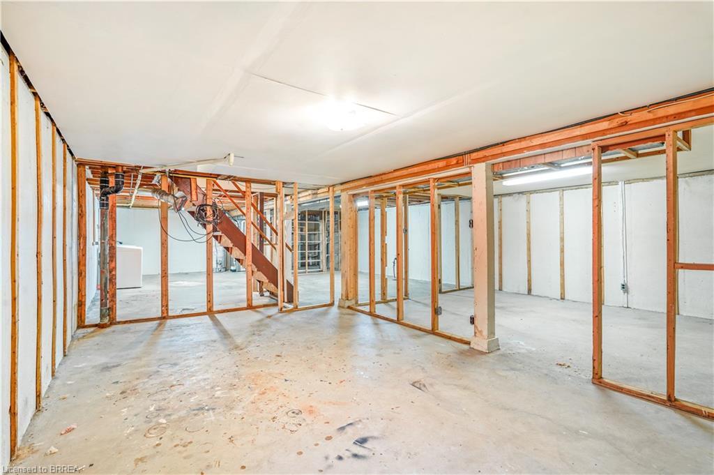 8 Stockdale Drive, Brantford, ON - Indoor Photo Showing Other Room