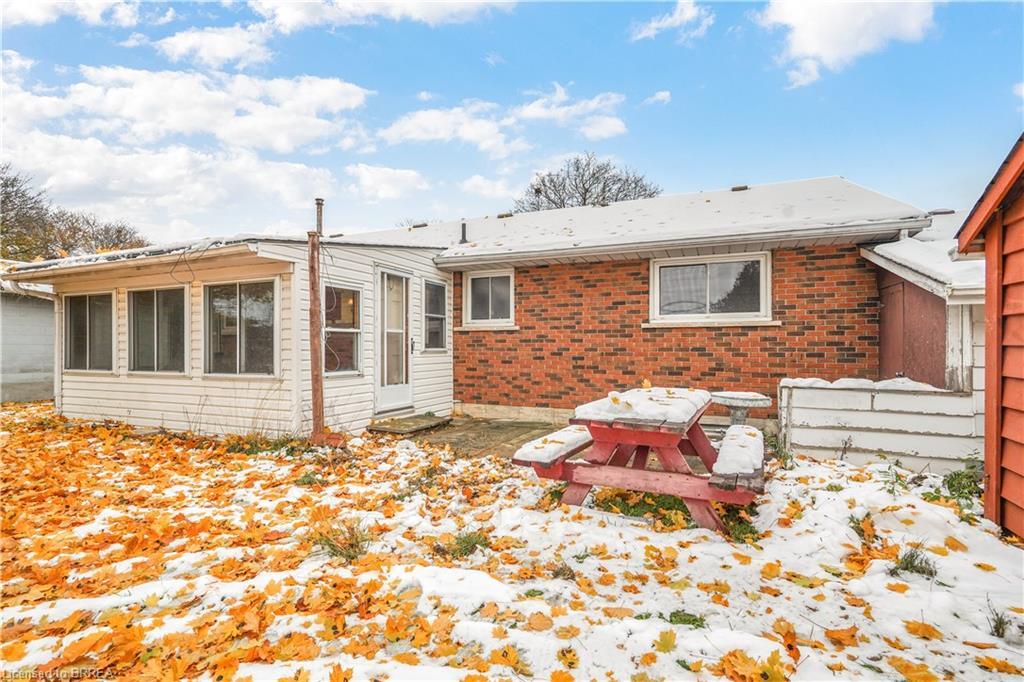 8 Stockdale Drive, Brantford, ON - Outdoor