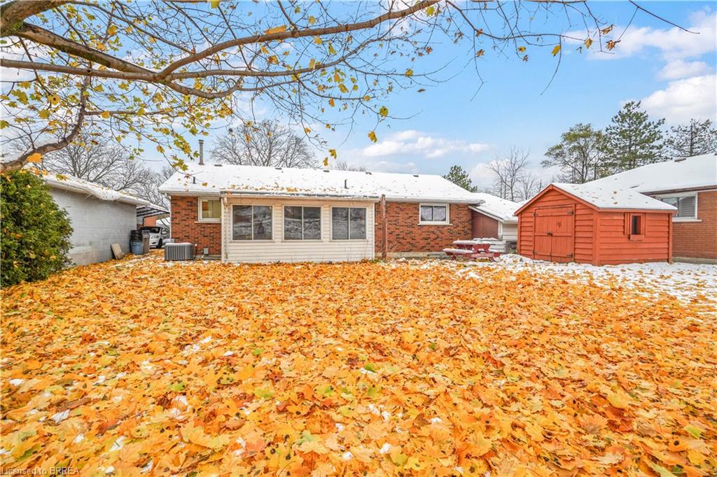 8 Stockdale Drive, Brantford, ON - Outdoor