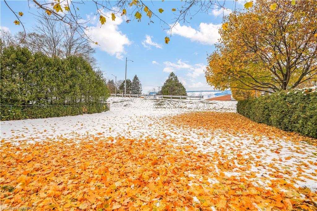 8 Stockdale Drive, Brantford, ON - Outdoor