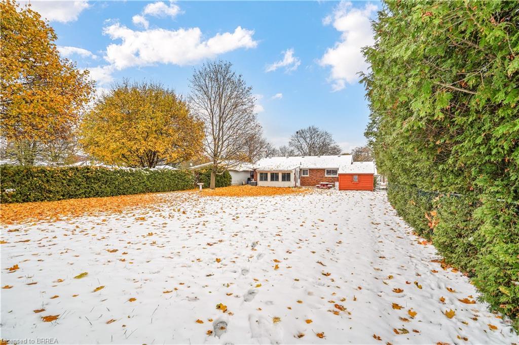 8 Stockdale Drive, Brantford, ON - Outdoor