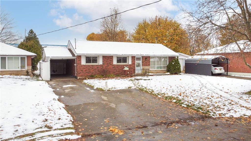 8 Stockdale Drive, Brantford, ON - Outdoor