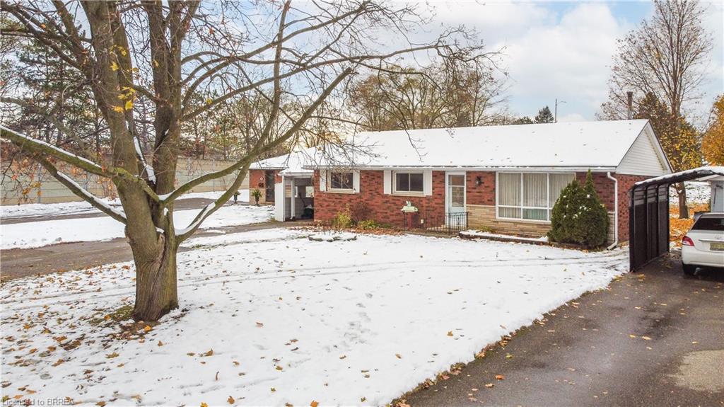 8 Stockdale Drive, Brantford, ON - Outdoor