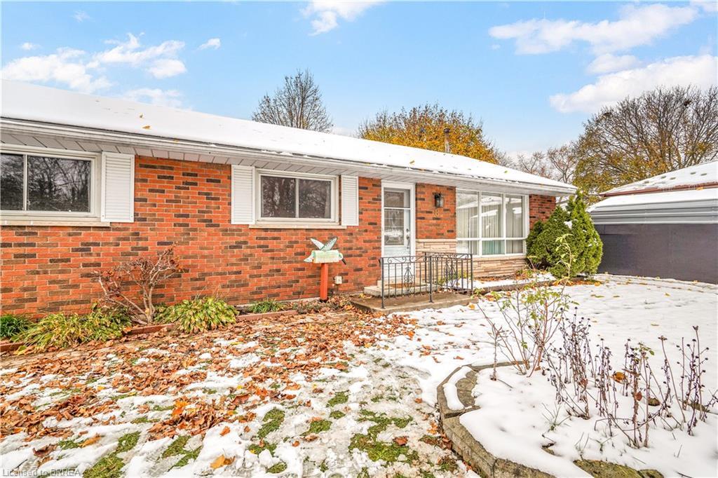 8 Stockdale Drive, Brantford, ON - Outdoor