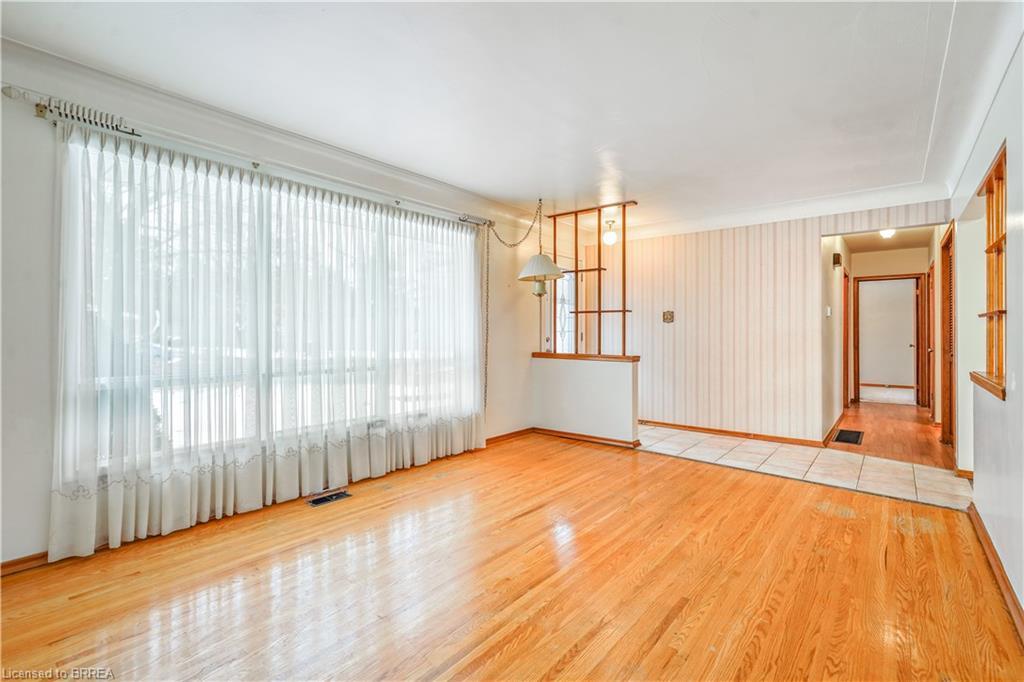 8 Stockdale Drive, Brantford, ON - Indoor Photo Showing Other Room