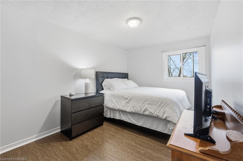 F-281 Stanley Street, Brantford, ON - Indoor Photo Showing Bedroom