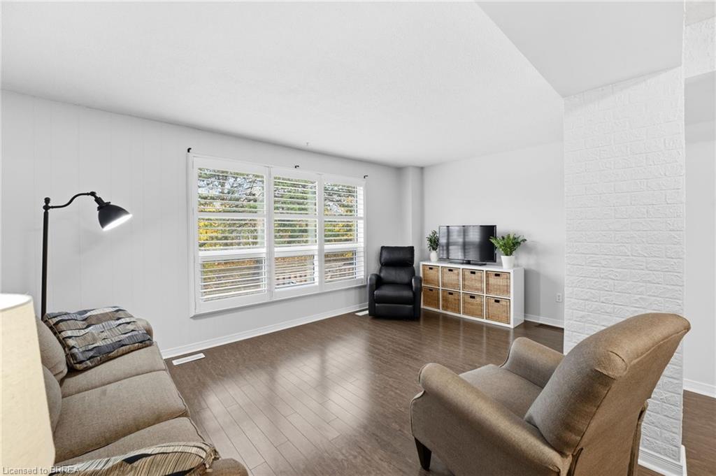 F-281 Stanley Street, Brantford, ON - Indoor Photo Showing Living Room