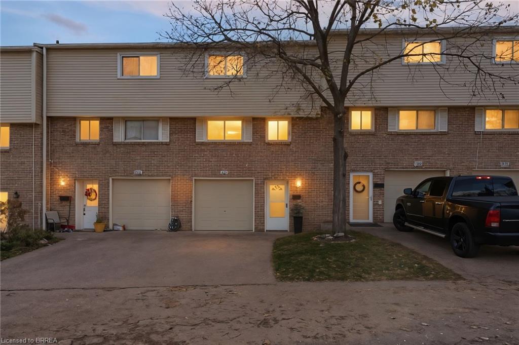 F-281 Stanley Street, Brantford, ON - Outdoor