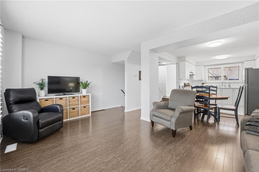 F-281 Stanley Street, Brantford, ON - Indoor Photo Showing Living Room