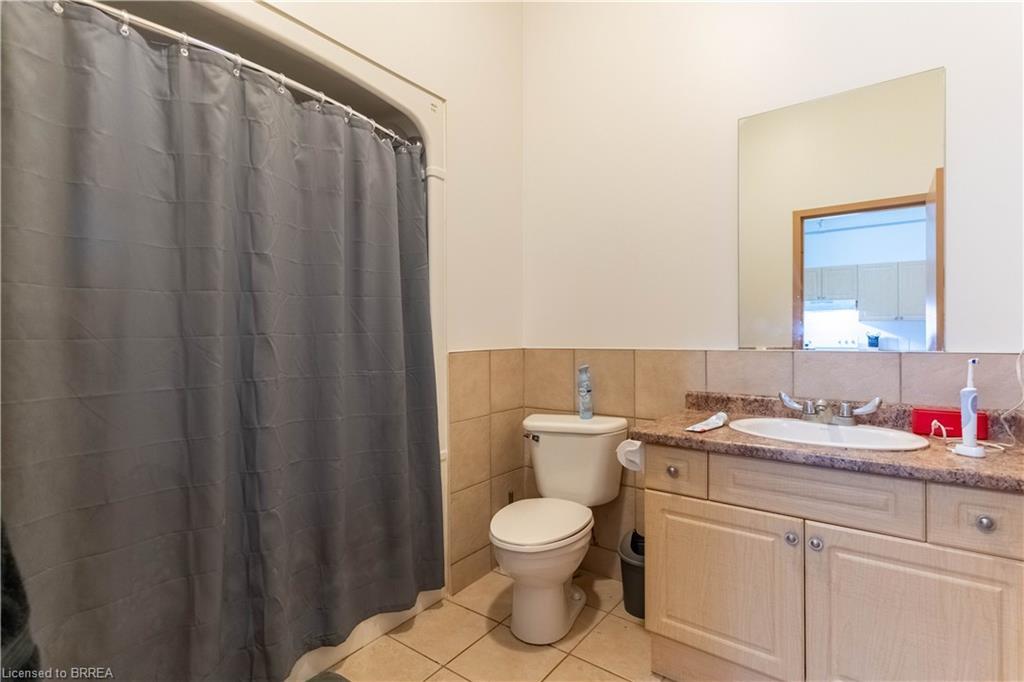 405-150 Colborne Street E, Brantford, ON - Indoor Photo Showing Bathroom