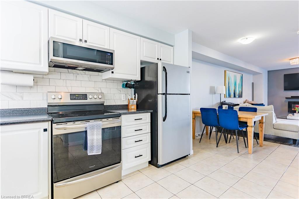 3-1328 Upper Sherman Avenue, Hamilton, ON - Indoor Photo Showing Kitchen