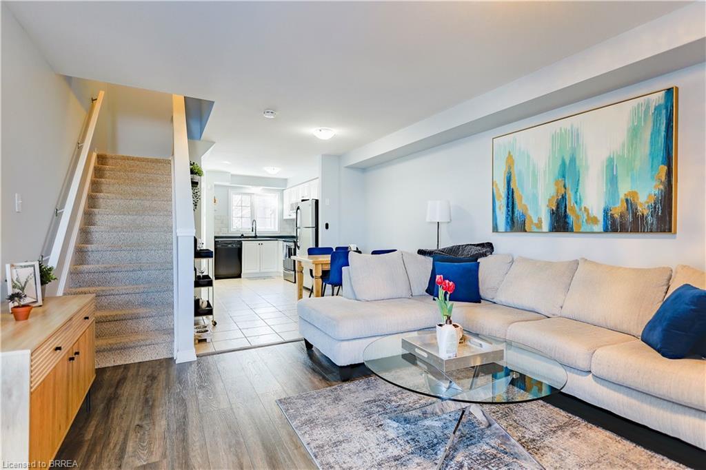 3-1328 Upper Sherman Avenue, Hamilton, ON - Indoor Photo Showing Living Room