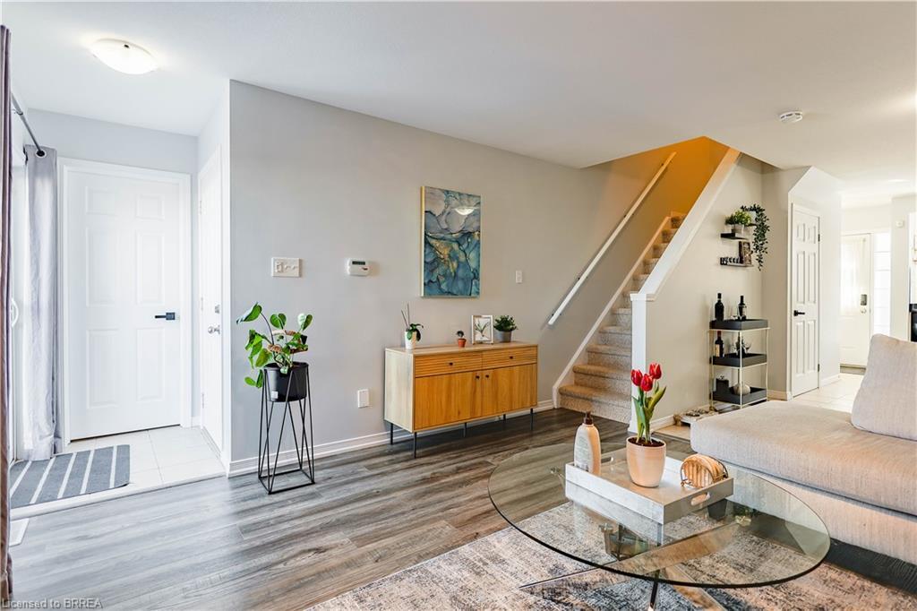3-1328 Upper Sherman Avenue, Hamilton, ON - Indoor Photo Showing Living Room