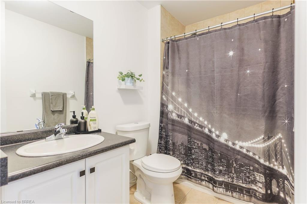 3-1328 Upper Sherman Avenue, Hamilton, ON - Indoor Photo Showing Bathroom