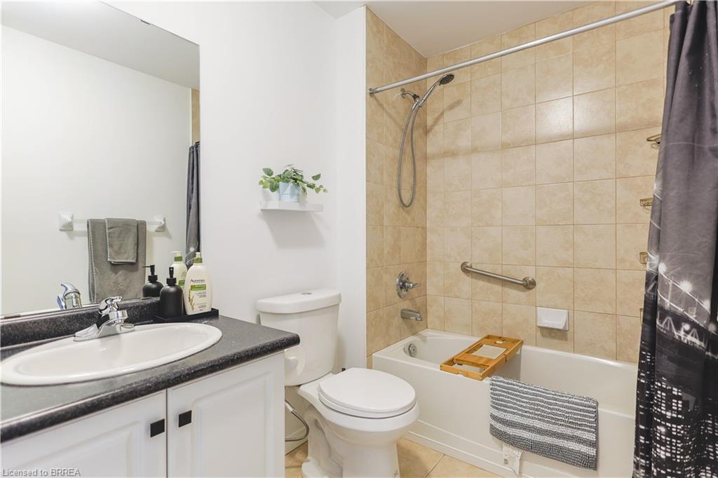 3-1328 Upper Sherman Avenue, Hamilton, ON - Indoor Photo Showing Bathroom